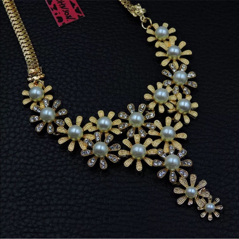 Beautiful Betsey Johnson Necklace J33 - Picture 2 of 2